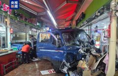 <b>50名居平易近因吸入浓烟被送往医医治</b> 